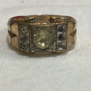 Size 13 10kt Gold Filled Makers Mark can’t identify Men’s Ring two stones missin
